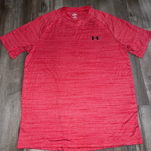 Red Under Armour t-shirt - Picture 1 of 2